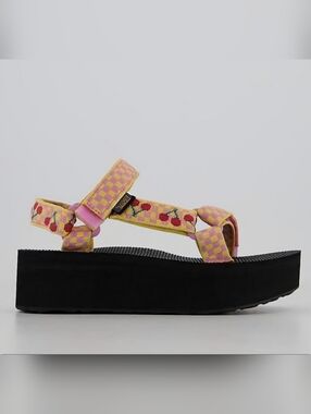 Teva Women's Flatform Universal Sandal, Picnic Cherries Rosebloom Size 8